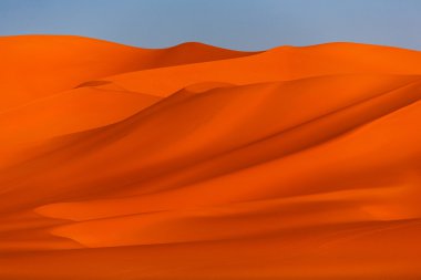 Çöldeki kum tepeleri