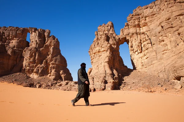 Stenen bogen in de sahara — Stockfoto