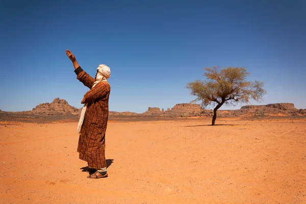 Tuareg in the desert — Stock Photo, Image