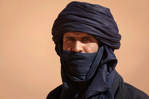 Tuareg in the desert — Stock Photo, Image