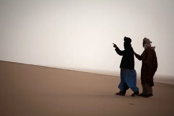 Sahara Çölü'nde Tuaregler — Stok fotoğraf