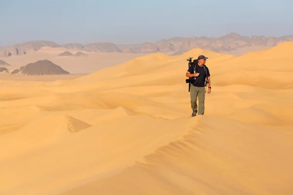 Fotograf v poušti — Stock fotografie