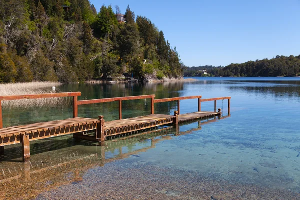 Bryggan vid sjön — Stockfoto