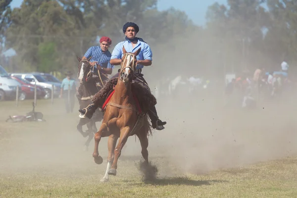 Gauchos en Fiesta de la Tradicion in San Antonio de Areco — Stock Photo, Image