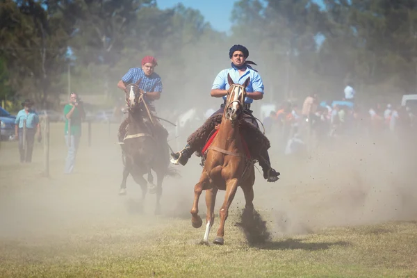 Gauchos en Fiesta de la Tradicion in San Antonio de Areco — Stock Photo, Image