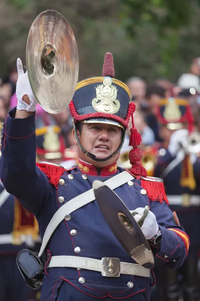 Militära band och publiken en fiesta de la tradicion i san antonio de areco — Stockfoto