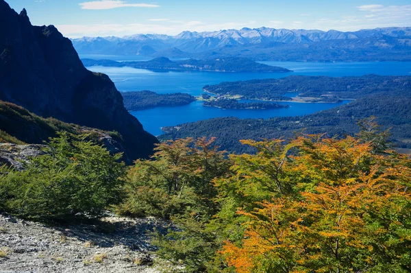 Utsikt från berget lopez till villa llao llao, bariloche, Patagonien, argentina — Stockfoto