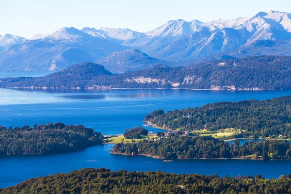 Vista da montanha Lopez para a Villa Llao Llao, Bariloche, Patagônia, Argentina — Fotografia de Stock