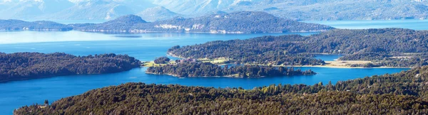 Vista da montanha Lopez para a Villa Llao Llao, Bariloche, Patagônia, Argentina — Fotografia de Stock