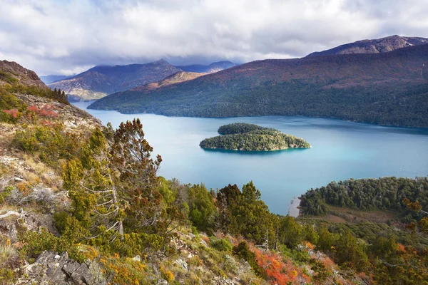 Καρδιά του νησιού, λίμνη mascardi, Παταγονία, Αργεντινή — Φωτογραφία Αρχείου