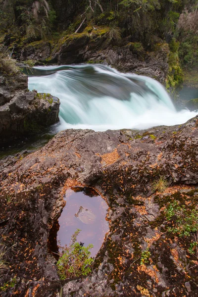 Vattenfall los alerces, Patagonien, argentina — Stockfoto