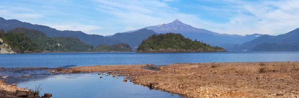 火山 choshuenco エコパーク huilo huilo、villarica、パタゴニア、チリ — ストック写真