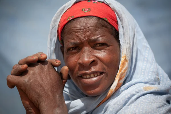 Mujer tuareg en el Sahara — Foto de Stock