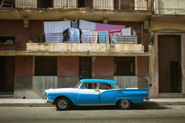 Havana, Küba - 21 Haziran: havana sokaklarını vintage arabalar