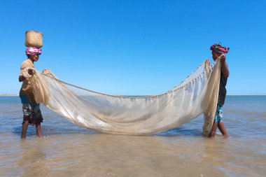 Madagaskar bayan elbise vezo balıkçılık