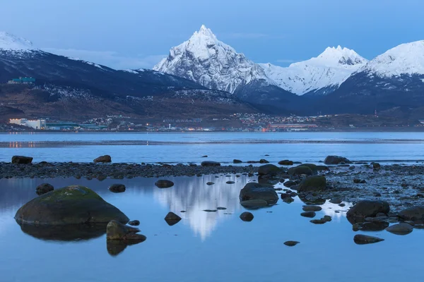 Uma visão noturna de Ushuaia — Fotografia de Stock