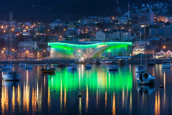 Una vista nocturna de Ushuaia — Foto de Stock