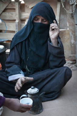 Bilinmeyen eski berber kadın portresi