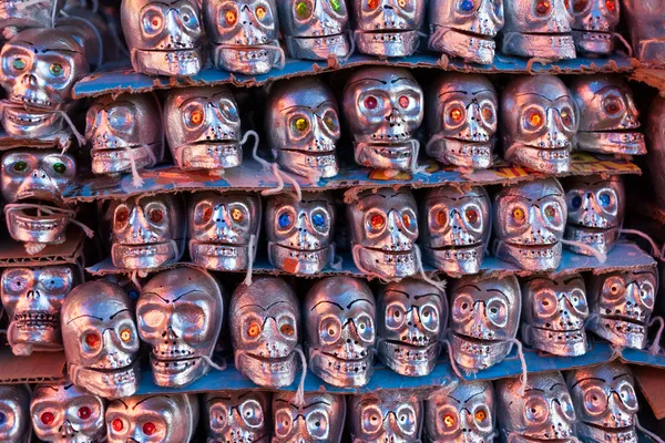 Skelette ist obligatorisches Attribut des traditionellen Tages der Toten — Stockfoto
