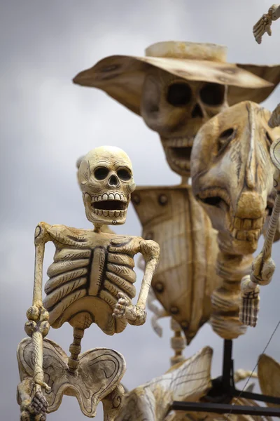 Csontvázak a kötelező attribútumát a halottak napja hagyományos — Stock Fotó