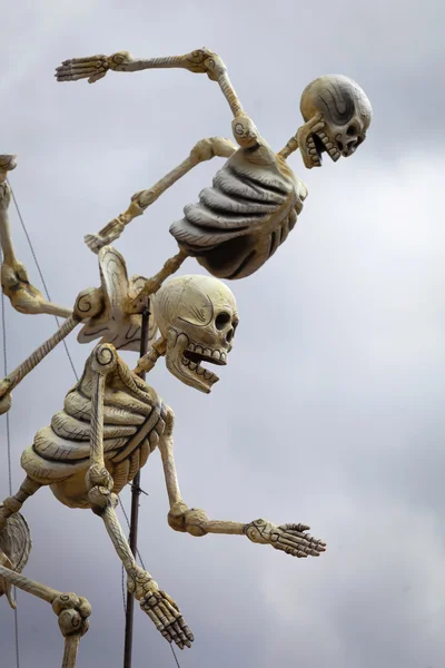 Esqueletos é atributo obrigatório do Dia Tradicional dos Mortos — Fotografia de Stock