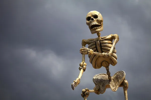 Gli scheletri sono l'attributo obbligatorio di Giorno tradizionale dei Morti — Foto Stock