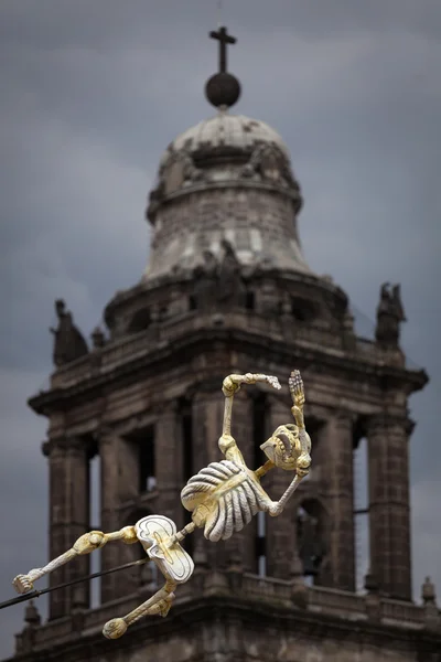Skeletons est l'attribut obligatoire de la fête traditionnelle des morts — Photo