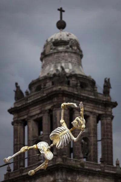 Los esqueletos es el atributo obligatorio del Día Tradicional de los Muertos —  Fotos de Stock