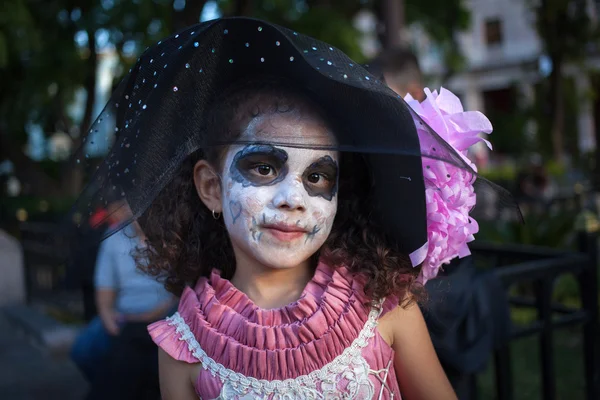 AGUASCALIENTES, MEXICO - NOV 02: Unknown girl on a carnival of t — Stock Photo, Image