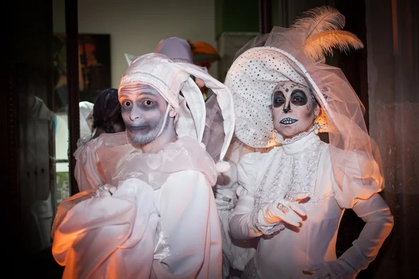 AGUASCALIENTES, MÉXICO - 02 NOV: Personas desconocidas en un carnaval de —  Fotos de Stock