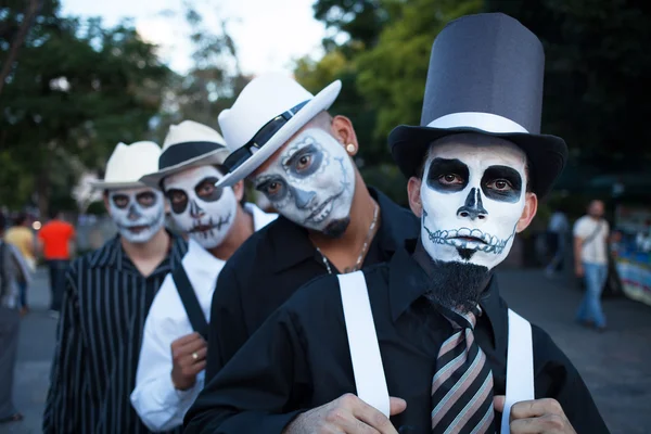 AGUASCALIENTES, MÉXICO - NOV 02: Homens desconhecidos em um carnaval de t — Fotografia de Stock