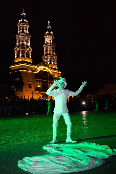 AGUASCALIENTES, MEXICO - NOV 02: Unknown man on a carnival of th — Stock Photo, Image