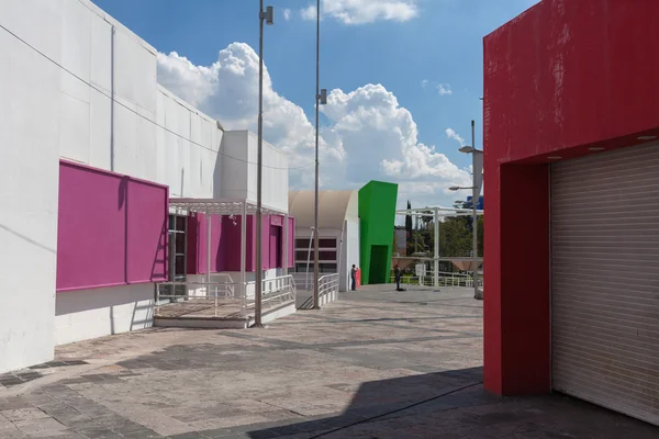 AGUASCALIENTES, MÉXICO - NOV 01: Los edificios modernos de color en t —  Fotos de Stock