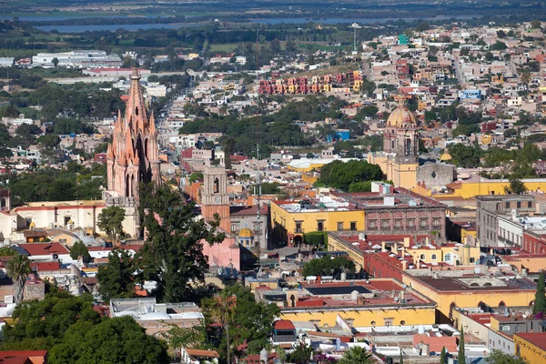 La Parroquia (Church of St. Michael the Archangel) and the Templ — Stock Photo, Image