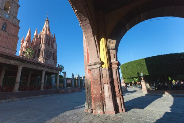 La Parroquia (Church of St. Michael the Archangel) and the Templ — Stock Photo, Image