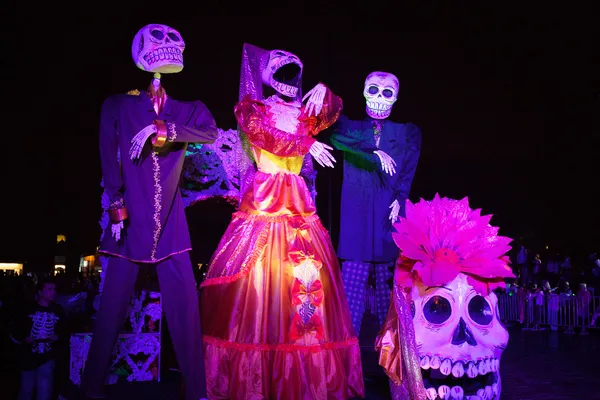 AGUASCALIENTES, MÉXICO, NOV 02: Figuras de esqueletos em um carniv — Fotografia de Stock