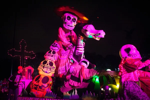AGUASCALIENTES, MÉXICO, NOV 02: Figuras de esqueletos em um carniv — Fotografia de Stock