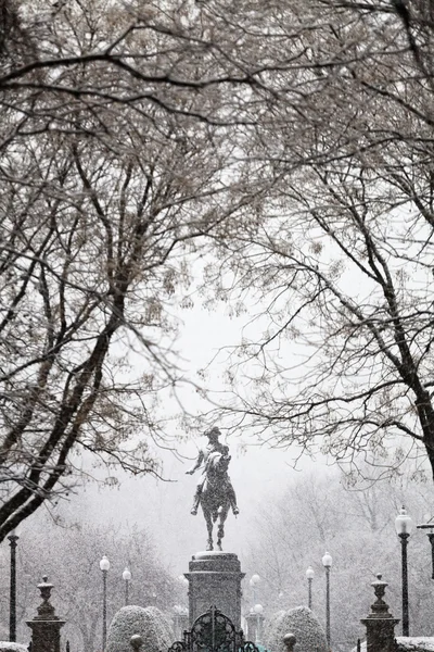 Statua di George Washington in nevicata, Boston — Foto Stock