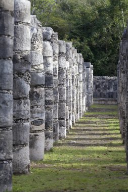 Piramitlerin kalıntıları Maya, Chichen-Itza, Meksika