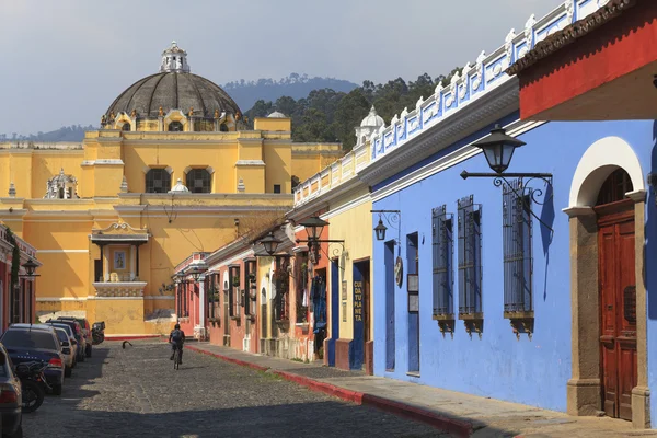 Colonial buildings in Antigua, Guatemala — Stock Photo, Image