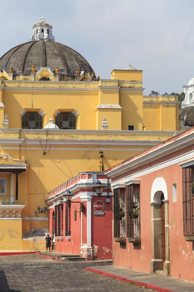 Колониальные здания Антигуа, Гватемала — стоковое фото