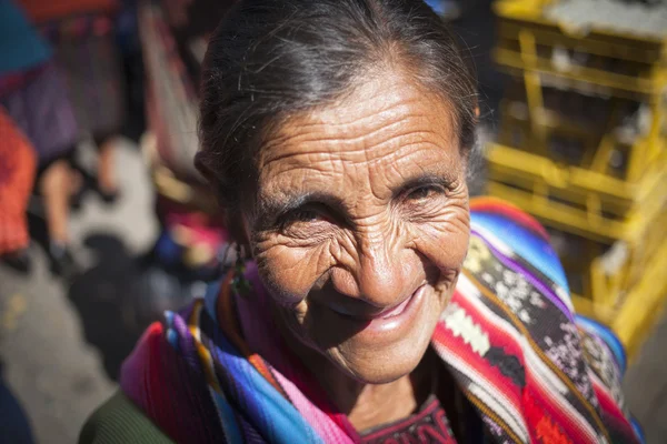 CHICHICASTENANGO, GUATEMALA - MARCH 24: The unknown woman on the — Stock Photo, Image