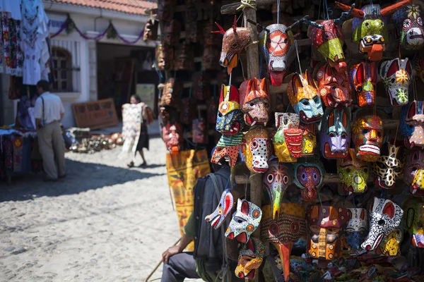 Suvenirer på markedet i Chichicastenango, Guatemala – stockfoto