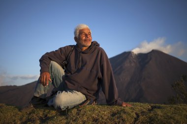 Vulcano pacaya, guatemala - 14 Mart: bilinmeyen Guatemala erkekler üzerinde 