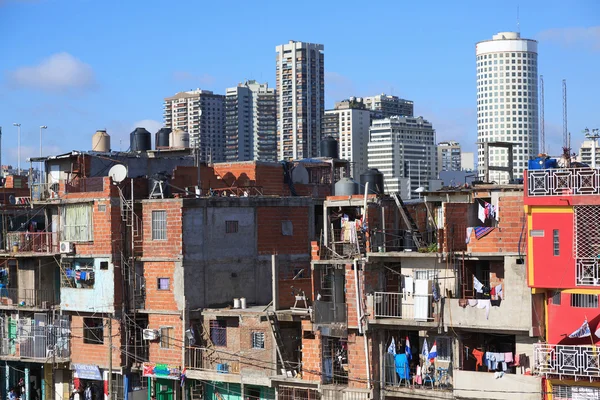 BUENOS AIRES - 01 DE MAYO: Vista de barrios marginales de Buenos Aires llamada Vill —  Fotos de Stock