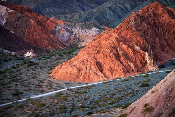 Färgade berg i purmamarca, jujuy argentina — Stockfoto