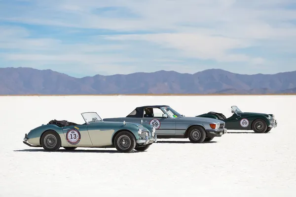 Salinas grandes, Argentyna - 04 maja: retro samochody uczestniczące w — Zdjęcie stockowe