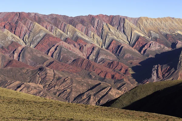 Berg av fjorton färger, quebrada de humahuaca, norra arg — Stockfoto