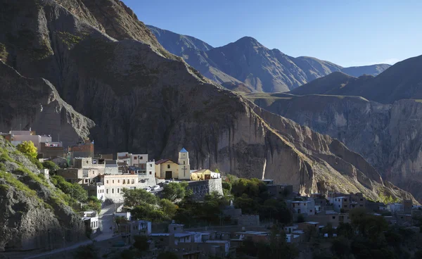 Pequena cidade montanhosa de Iruya em Salta, Argentina — Fotografia de Stock