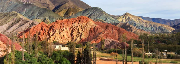 Farbigen Berg in purmamarca, jujuy argentina — Stockfoto